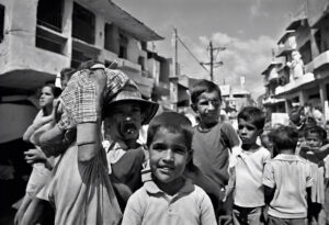 "Retrato de la Política Venezolana del Siglo XIX: Una Fusión de Fotoperiodismo y Política"