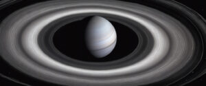 Soledad Majestuosa: Saturno desde el Espacio