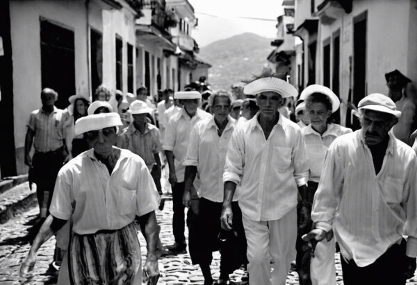 Procesión en Sombra y Luz: Un Retrato Venezolano del Siglo XIX