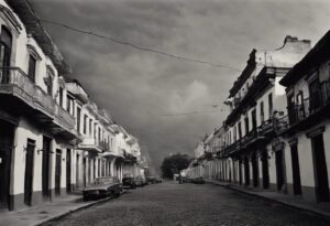 Elegancia desvanecida: un recuerdo venezolano en blanco y negro del siglo XIX