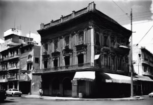 Caracas Cautiva: Retrato Urbano en Blanco y Negro del Siglo XIX en Película Analógica.