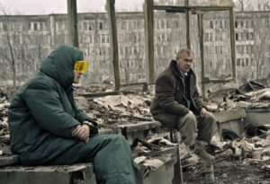 "Cotidianidad Encubierta: Vidas entre las Sombras de Chernobyl"