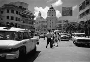 "Contrastes del Poder: Debate Político en la Caracas del Siglo XIX"