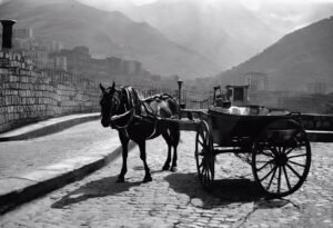  Caracas Antigua: Transporte en Sombra y Luz

