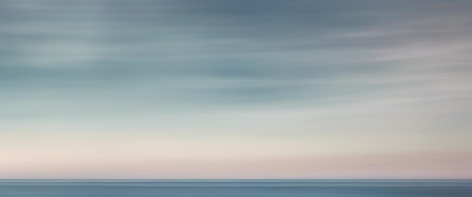  "Sinfonía al Atardecer: Un Ballet de Flamencos"

