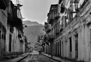  "Amanecer en Caracas: Arquitectura y Urbanismo del Siglo XIX"

